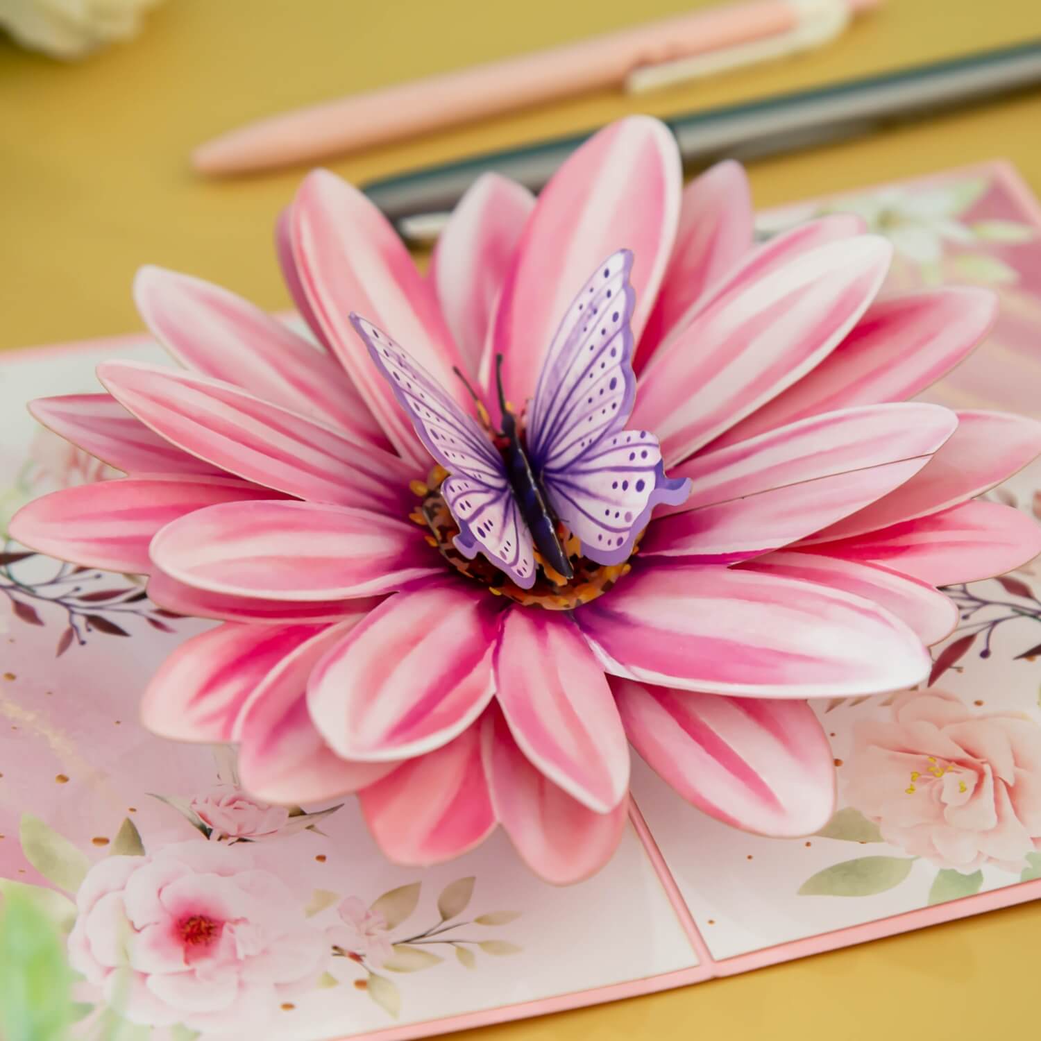 Blume mit Schmetterling Pop-Up Karte